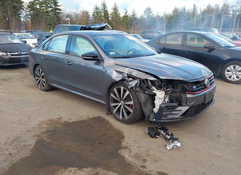 2018 Volkswagen Passat 3.6L V6 GT (VIN 1VWJM7A38JC035019) main photo