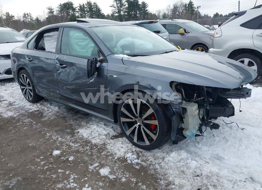 2018 Volkswagen Passat 3.6L V6 GT (VIN 1VWJM7A3XJC023275) main photo