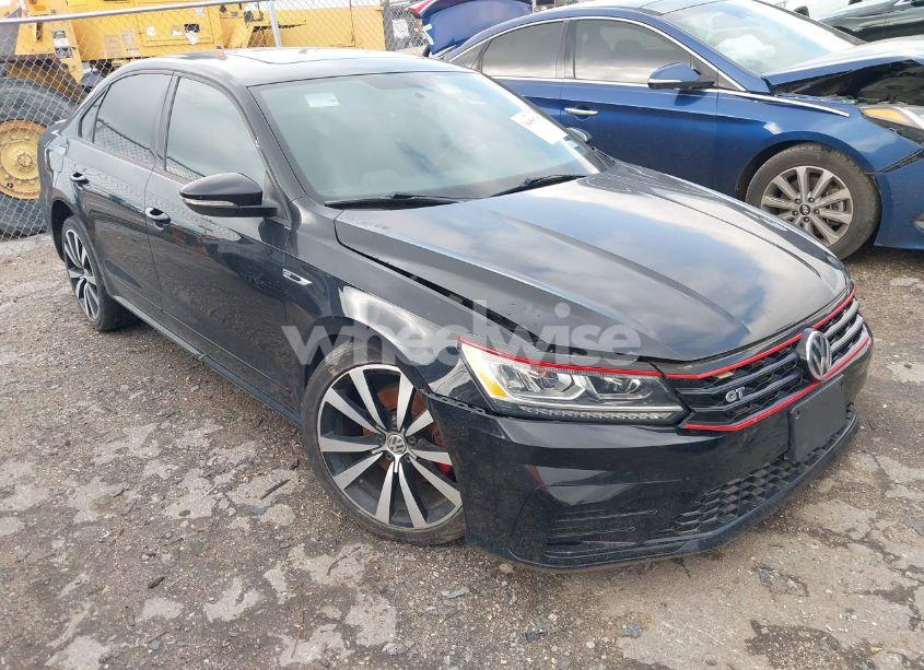 2018 Volkswagen Passat 3.6L V6 GT (VIN 1VWJM7A3XJC038004) main photo