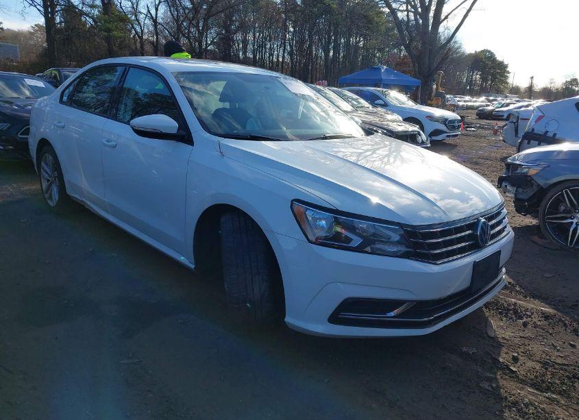 2019 Volkswagen Passat 2.0T WOLFSBURG EDITION (VIN 1VWLA7A32KC000480) main photo