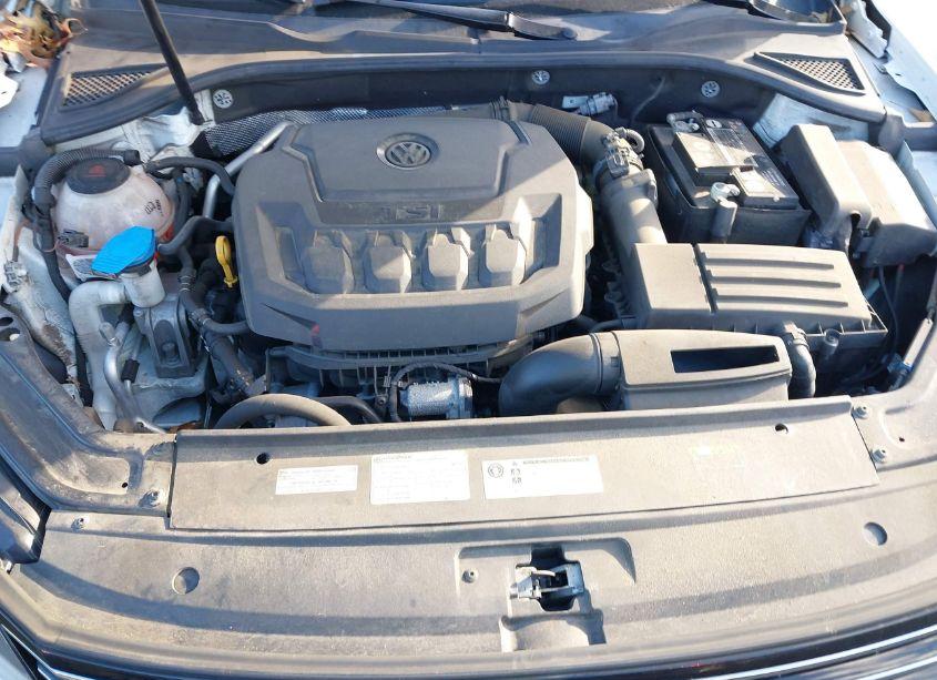 Photo 10 of 2019 Volkswagen Passat 2.0T WOLFSBURG EDITION (VIN 1VWLA7A32KC000480)
