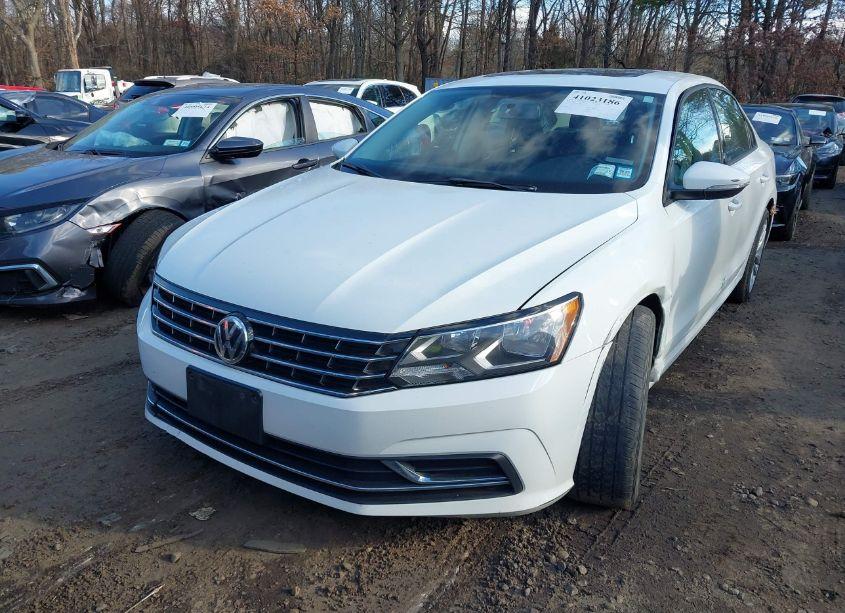 Photo 12 of 2019 Volkswagen Passat 2.0T WOLFSBURG EDITION (VIN 1VWLA7A32KC000480)