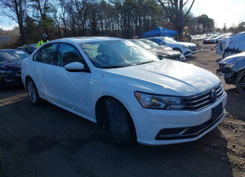 Photo 13 of 2019 Volkswagen Passat 2.0T WOLFSBURG EDITION (VIN 1VWLA7A32KC000480)