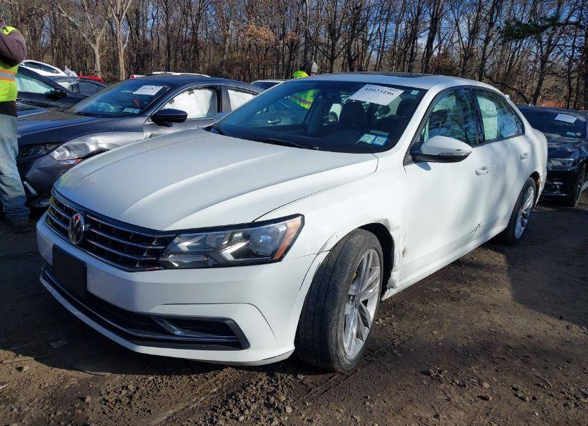 Photo 14 of 2019 Volkswagen Passat 2.0T WOLFSBURG EDITION (VIN 1VWLA7A32KC000480)