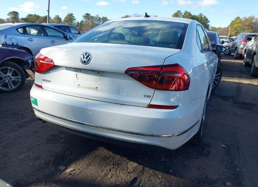 Photo 16 of 2019 Volkswagen Passat 2.0T WOLFSBURG EDITION (VIN 1VWLA7A32KC000480)