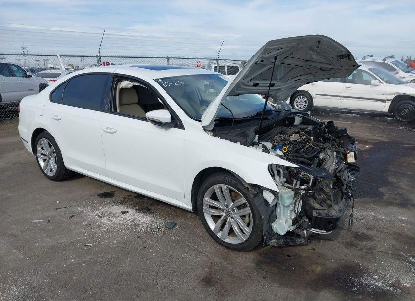 2019 Volkswagen Passat 2.0T WOLFSBURG EDITION (VIN 1VWLA7A33KC007115) main photo