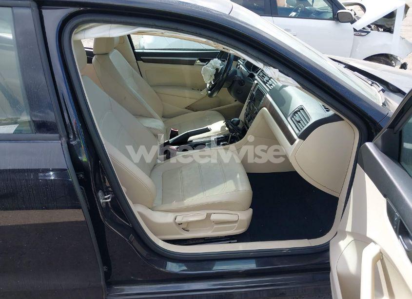 Photo 5 of 2019 Volkswagen Passat 2.0T WOLFSBURG EDITION (VIN 1VWLA7A34KC012694)