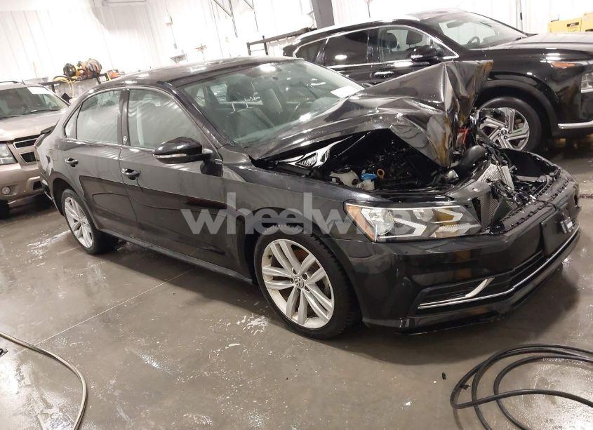 2019 Volkswagen Passat 2.0T WOLFSBURG EDITION (VIN 1VWLA7A36KC004077) main photo