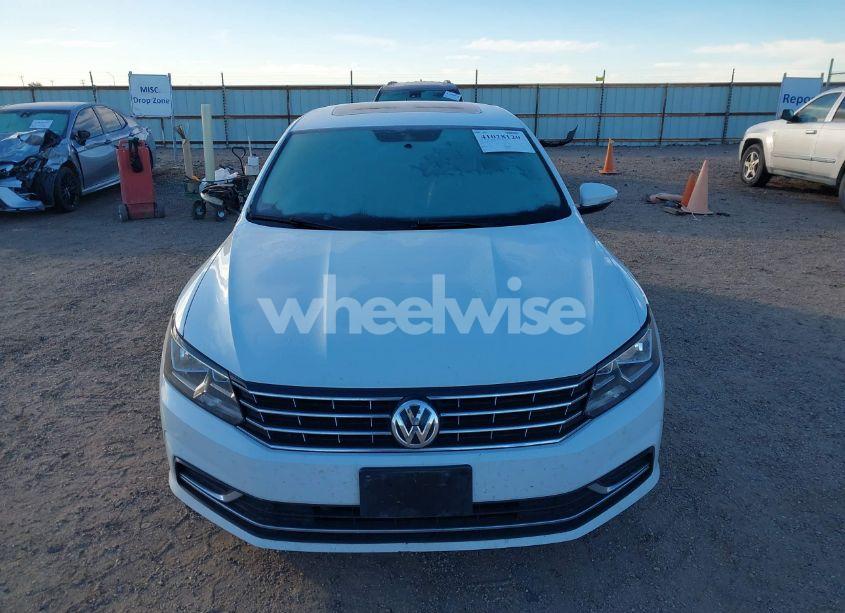 Photo 12 of 2019 Volkswagen Passat 2.0T WOLFSBURG EDITION (VIN 1VWLA7A36KC006752)
