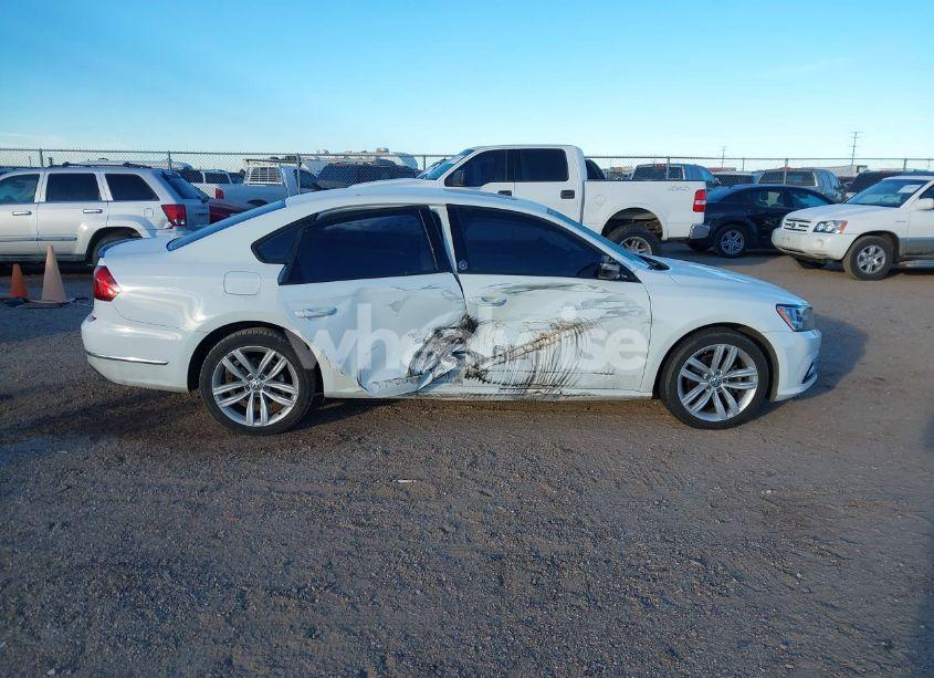 Photo 13 of 2019 Volkswagen Passat 2.0T WOLFSBURG EDITION (VIN 1VWLA7A36KC006752)