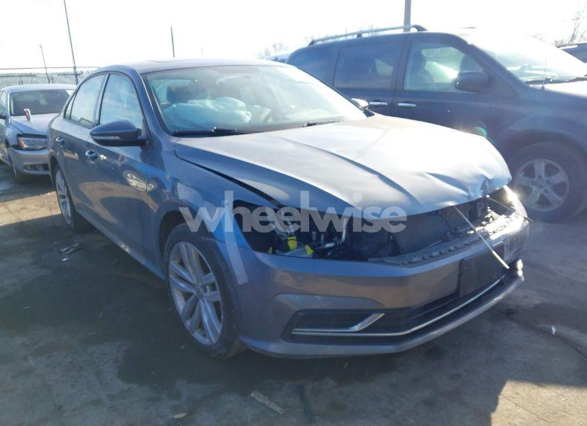 2019 Volkswagen Passat 2.0T WOLFSBURG EDITION (VIN 1VWLA7A36KC010705) main photo