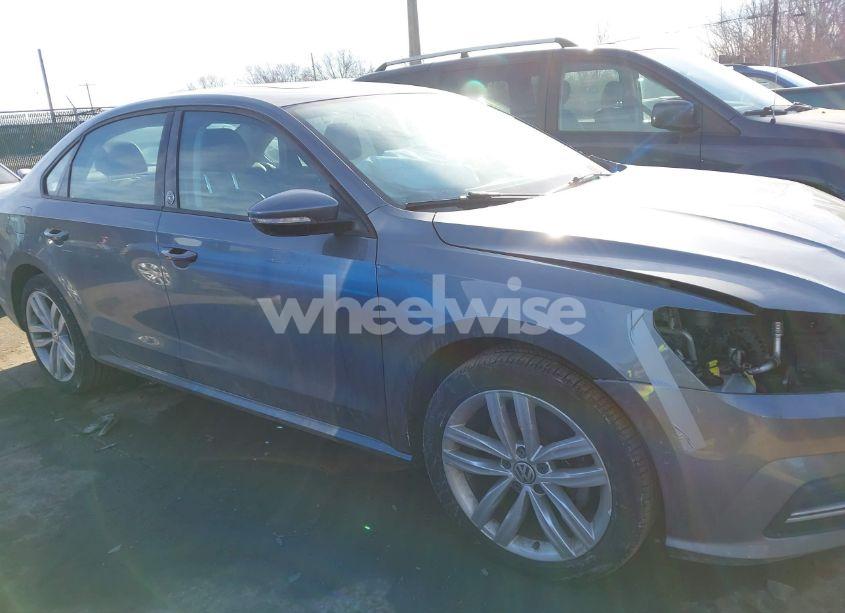 Photo 13 of 2019 Volkswagen Passat 2.0T WOLFSBURG EDITION (VIN 1VWLA7A36KC010705)