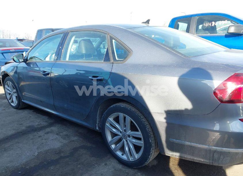 Photo 14 of 2019 Volkswagen Passat 2.0T WOLFSBURG EDITION (VIN 1VWLA7A36KC010705)