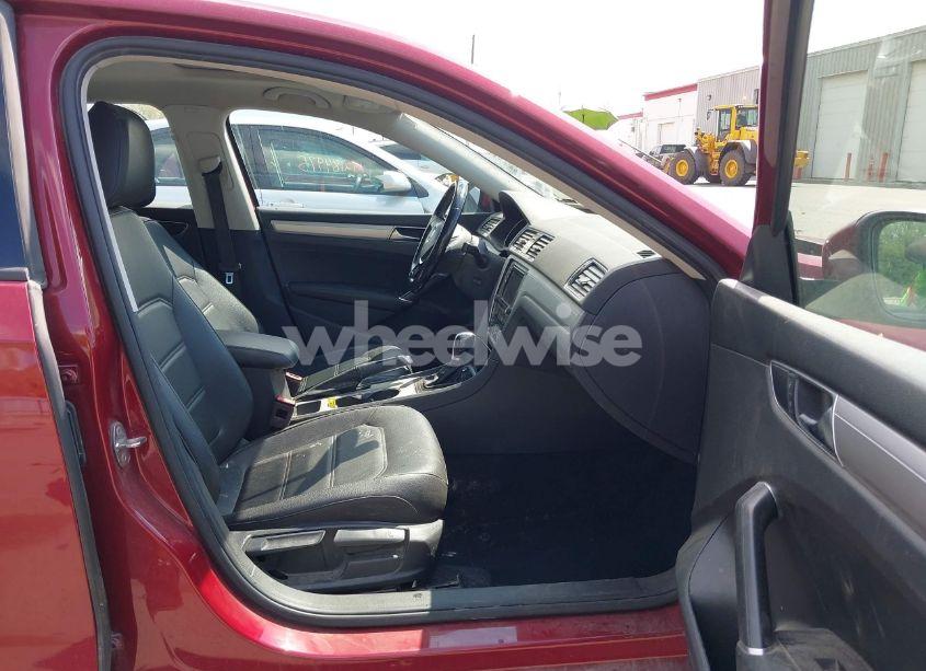 Photo 5 of 2019 Volkswagen Passat 2.0T WOLFSBURG EDITION (VIN 1VWLA7A37KC007702)