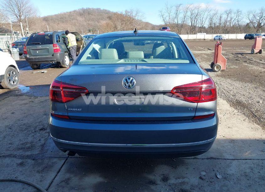 Photo 17 of 2019 Volkswagen Passat 2.0T WOLFSBURG EDITION (VIN 1VWLA7A37KC012561)