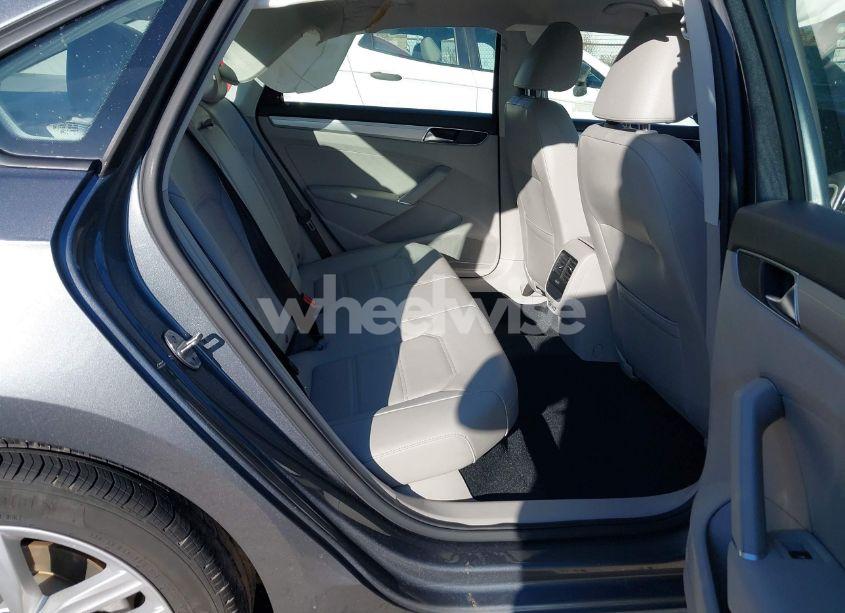 Photo 8 of 2019 Volkswagen Passat 2.0T WOLFSBURG EDITION (VIN 1VWLA7A37KC012561)