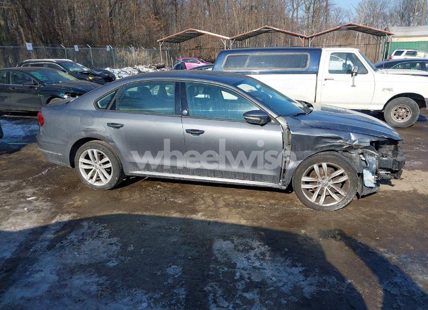 Photo 13 of 2019 Volkswagen Passat 2.0T WOLFSBURG EDITION (VIN 1VWLA7A37KC012589)