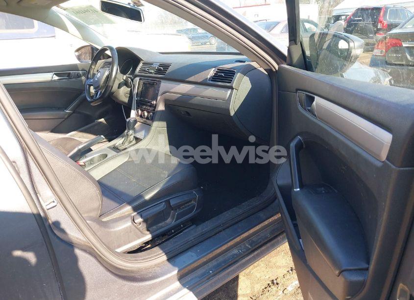 Photo 5 of 2019 Volkswagen Passat 2.0T WOLFSBURG EDITION (VIN 1VWLA7A37KC012589)