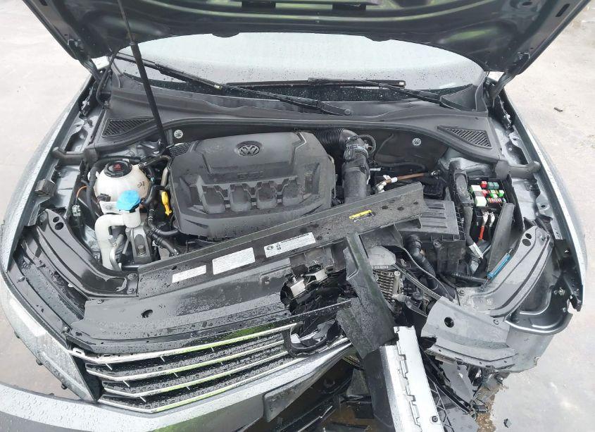 Photo 10 of 2019 Volkswagen Passat 2.0T WOLFSBURG EDITION (VIN 1VWLA7A38KC005733)