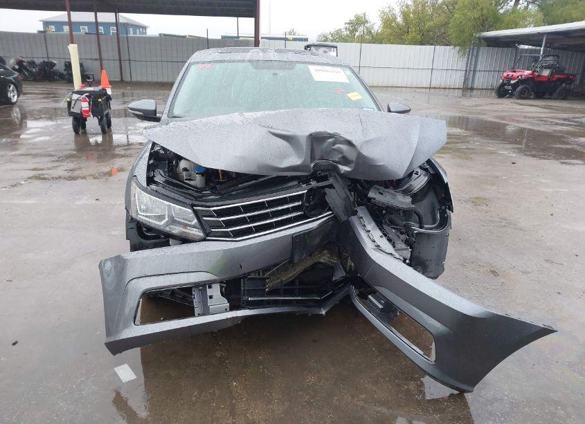 Photo 13 of 2019 Volkswagen Passat 2.0T WOLFSBURG EDITION (VIN 1VWLA7A38KC005733)