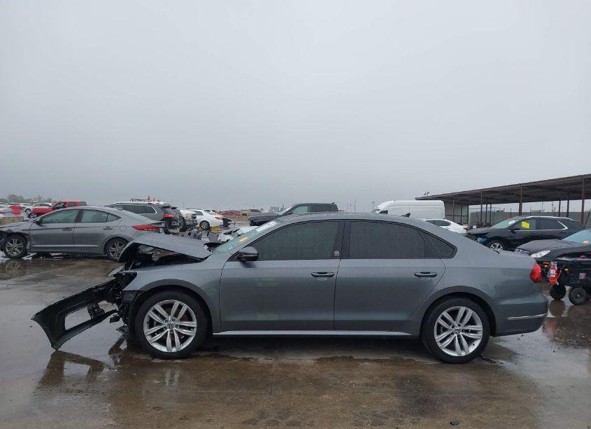 Photo 15 of 2019 Volkswagen Passat 2.0T WOLFSBURG EDITION (VIN 1VWLA7A38KC005733)