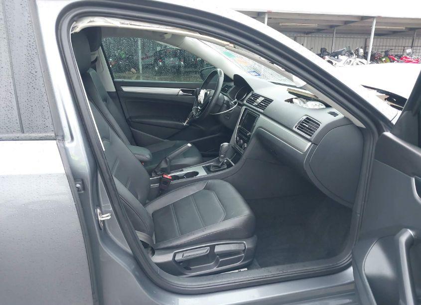 Photo 5 of 2019 Volkswagen Passat 2.0T WOLFSBURG EDITION (VIN 1VWLA7A38KC005733)