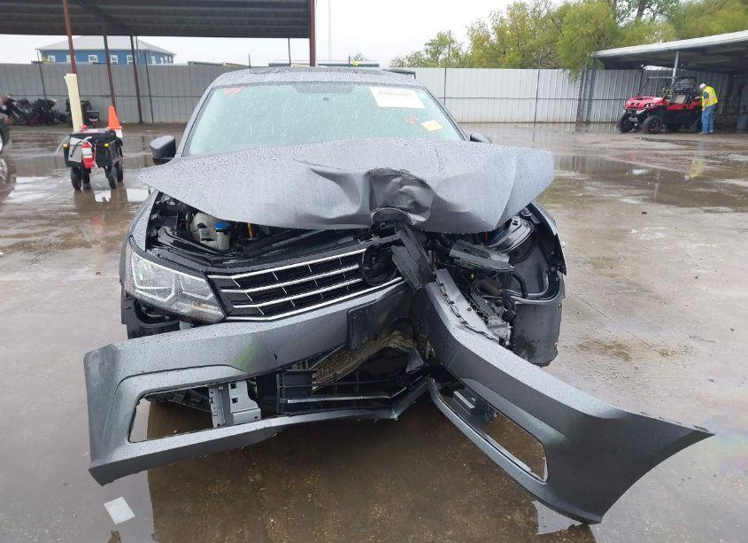 Photo 6 of 2019 Volkswagen Passat 2.0T WOLFSBURG EDITION (VIN 1VWLA7A38KC005733)