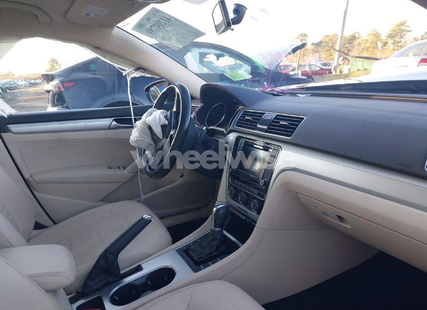 Photo 5 of 2019 Volkswagen Passat 2.0T WOLFSBURG EDITION (VIN 1VWLA7A39KC003411)