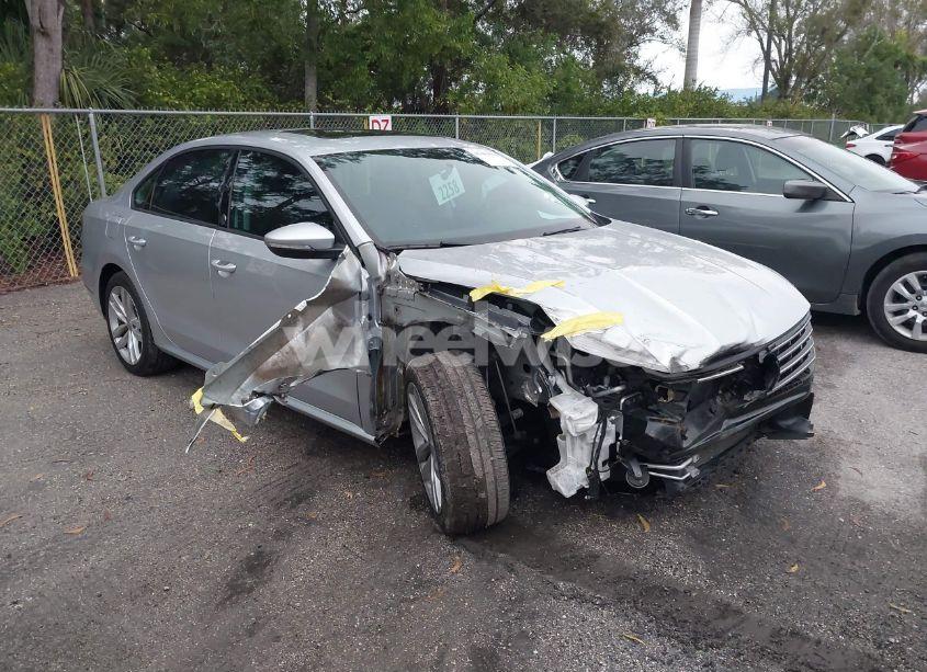 2019 Volkswagen Passat 2.0T WOLFSBURG EDITION (VIN 1VWLA7A3XKC007385) main photo