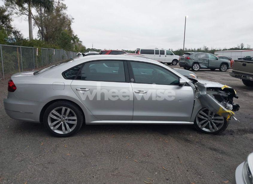 Photo 13 of 2019 Volkswagen Passat 2.0T WOLFSBURG EDITION (VIN 1VWLA7A3XKC007385)