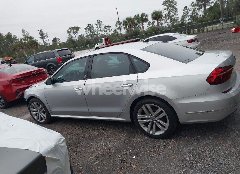 Photo 14 of 2019 Volkswagen Passat 2.0T WOLFSBURG EDITION (VIN 1VWLA7A3XKC007385)