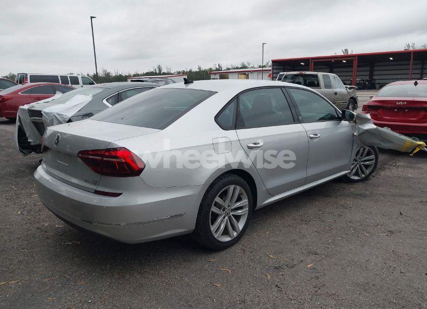 Photo 4 of 2019 Volkswagen Passat 2.0T WOLFSBURG EDITION (VIN 1VWLA7A3XKC007385)