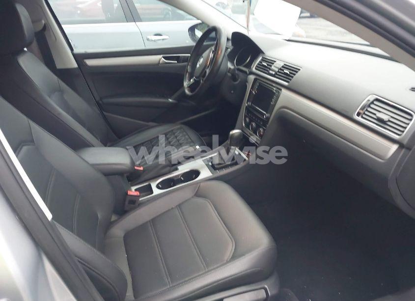 Photo 5 of 2019 Volkswagen Passat 2.0T WOLFSBURG EDITION (VIN 1VWLA7A3XKC007385)