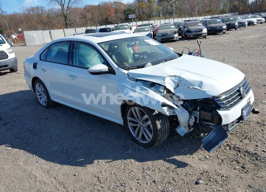 2019 Volkswagen Passat 2.0T WOLFSBURG EDITION (VIN 1VWLA7A3XKC007418) main photo