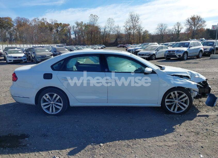 Photo 12 of 2019 Volkswagen Passat 2.0T WOLFSBURG EDITION (VIN 1VWLA7A3XKC007418)