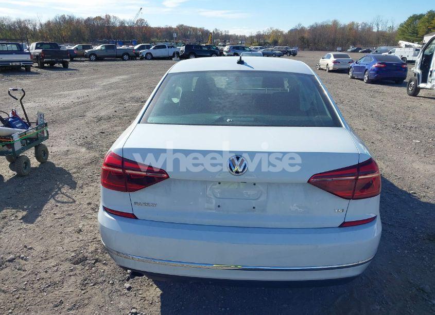 Photo 15 of 2019 Volkswagen Passat 2.0T WOLFSBURG EDITION (VIN 1VWLA7A3XKC007418)