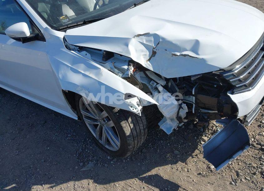 Photo 6 of 2019 Volkswagen Passat 2.0T WOLFSBURG EDITION (VIN 1VWLA7A3XKC007418)