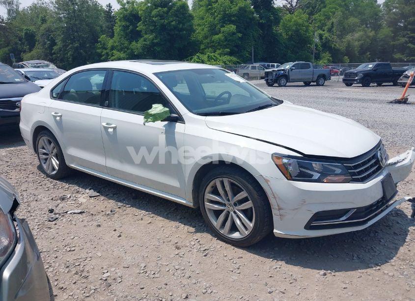 2019 Volkswagen Passat 2.0T WOLFSBURG EDITION (VIN 1VWLA7A3XKC010173) main photo