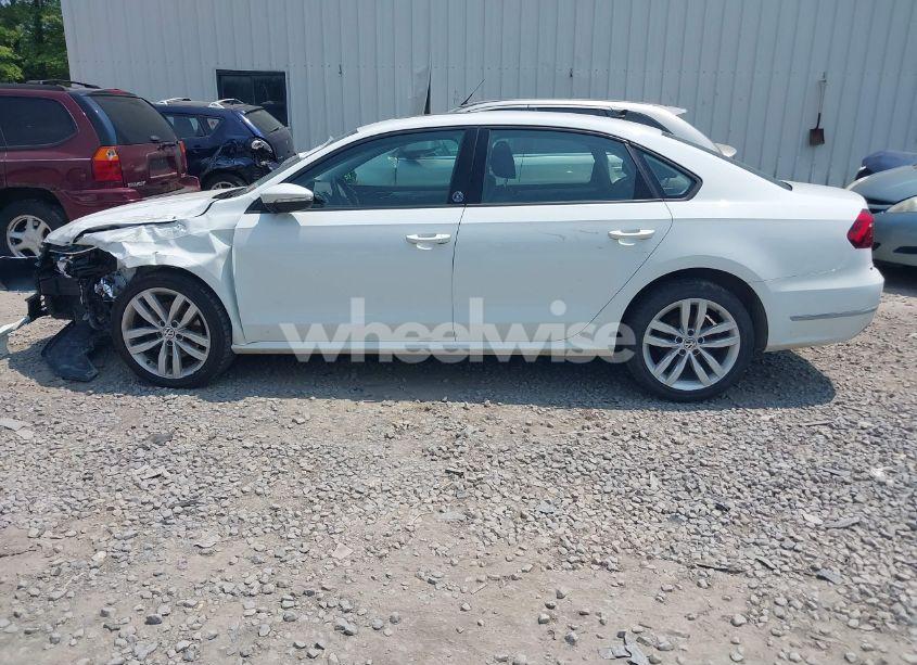 Photo 14 of 2019 Volkswagen Passat 2.0T WOLFSBURG EDITION (VIN 1VWLA7A3XKC010173)