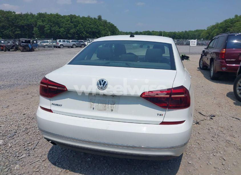 Photo 16 of 2019 Volkswagen Passat 2.0T WOLFSBURG EDITION (VIN 1VWLA7A3XKC010173)