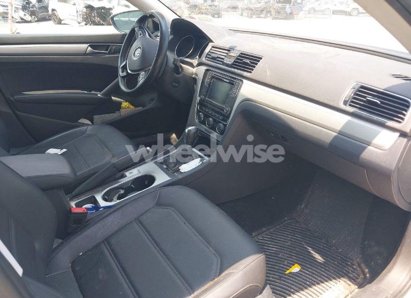 Photo 5 of 2019 Volkswagen Passat 2.0T WOLFSBURG EDITION (VIN 1VWLA7A3XKC010173)