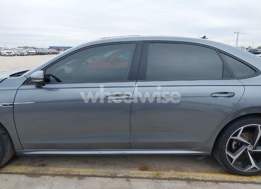 Photo 15 of 2021 Volkswagen Passat 2.0T R-LINE (VIN 1VWMA7A30MC010884)