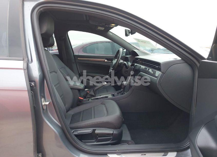 Photo 5 of 2021 Volkswagen Passat 2.0T R-LINE (VIN 1VWMA7A30MC010884)