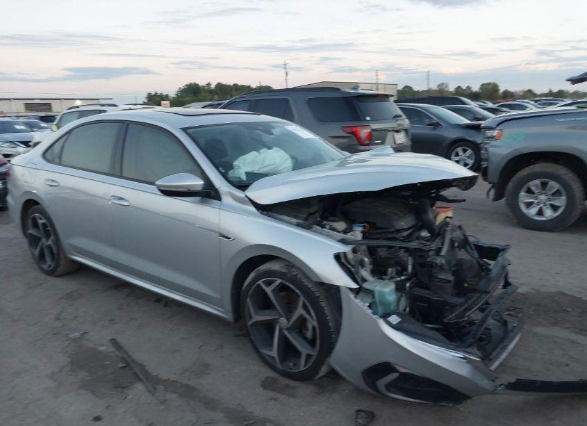 2020 Volkswagen Passat 2.0T R-LINE (VIN 1VWMA7A31LC013677) main photo