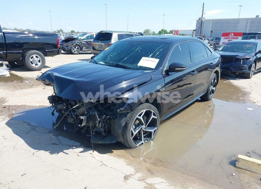 Photo 2 of 2022 Volkswagen Passat 2.0T R-LINE (VIN 1VWMA7A36NC007974)