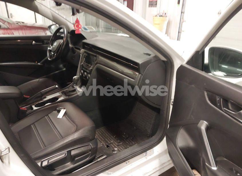 Photo 5 of 2020 Volkswagen Passat 2.0T R-LINE (VIN 1VWMA7A37LC021086)