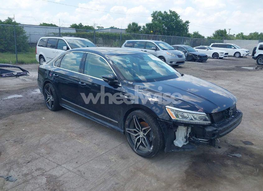 2019 Volkswagen Passat 2.0T SE R-LINE (VIN 1VWMA7A3XKC002174) main photo