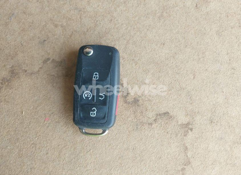 Photo 11 of 2019 Volkswagen Passat 2.0T SE R-LINE (VIN 1VWMA7A3XKC002174)