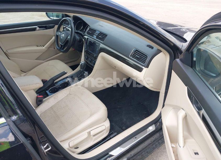 Photo 5 of 2019 Volkswagen Passat 2.0T SE R-LINE (VIN 1VWMA7A3XKC002174)