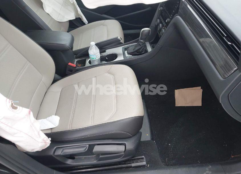 Photo 5 of 2020 Volkswagen Passat 2.0T R-LINE (VIN 1VWMA7A3XLC020708)